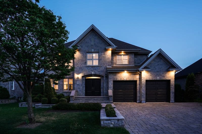 Blue hour portfolio example 1 - Professional real estate photography by Hausvalet