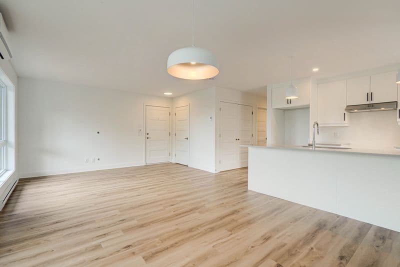 Virtual staging before transformation - Real estate virtual staging example by Hausvalet